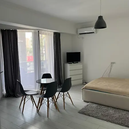 Ryan's * Mamaia